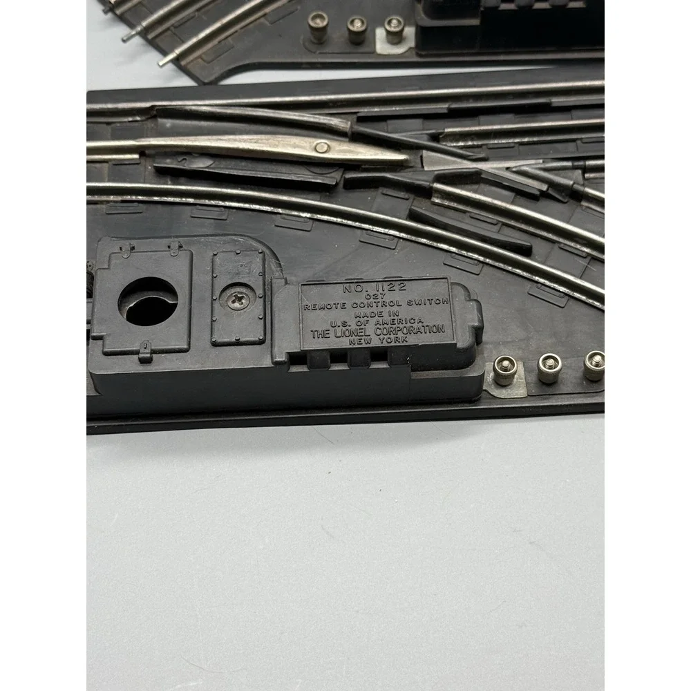 Pair of Lionel 1022(E) O/O-27 Gauge Manual Control Switches – Left & Right